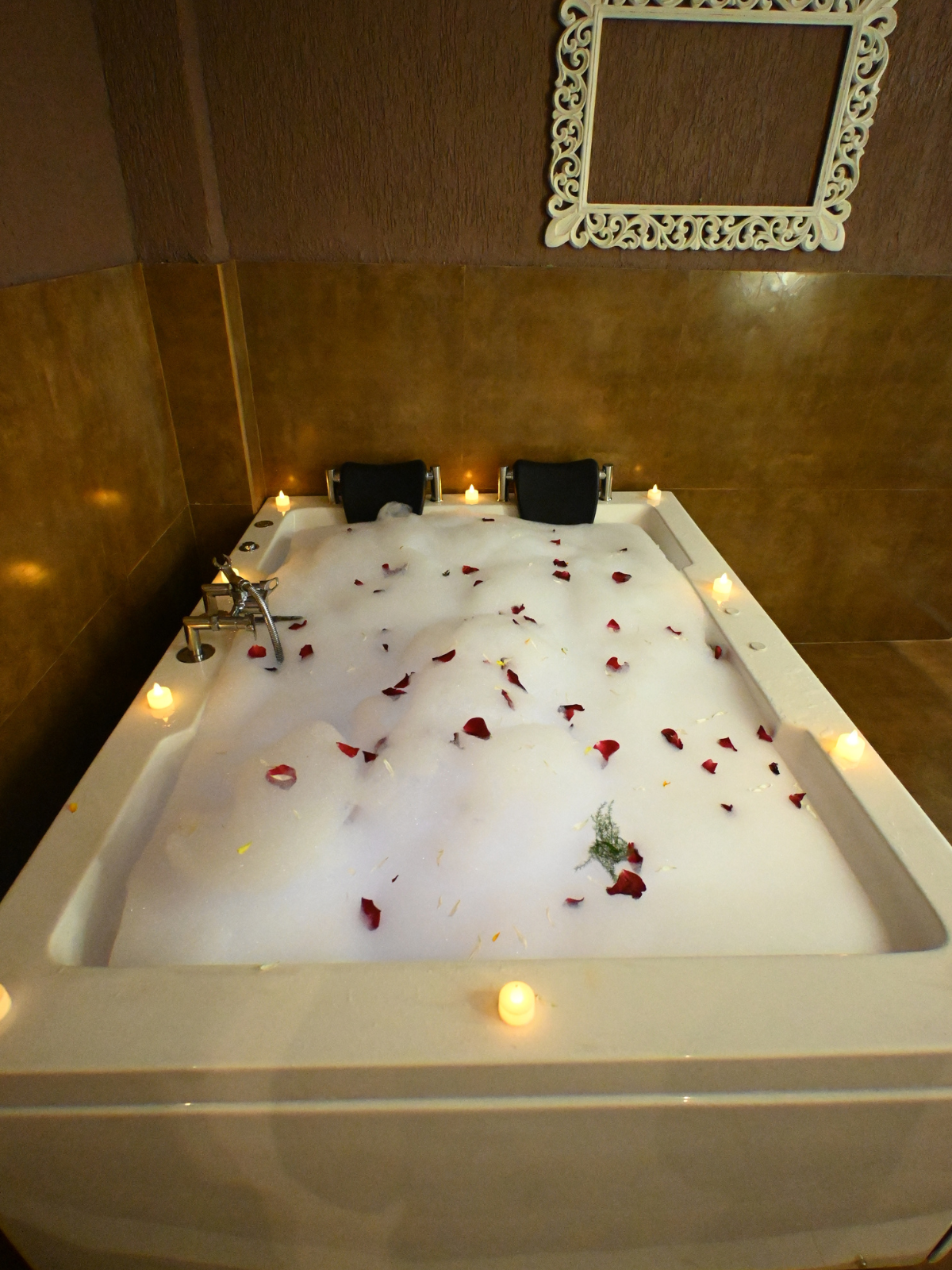 Welcoming reception area of Detox Body Spawith soothing decor